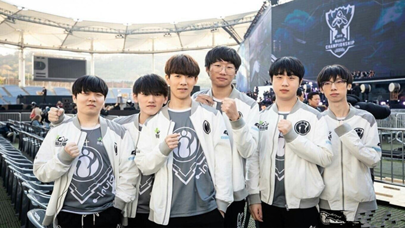 电竞比分RAMZES： 《现在在《Dota》中没有核心、中单和劣单——只有三个核心。