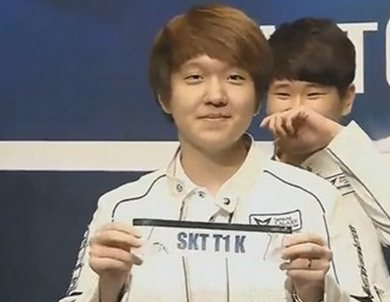 还是你最稳，RNG小组第一成功出线