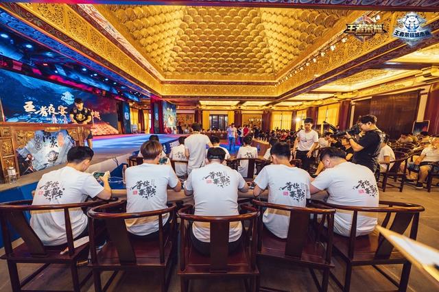 Zeus , 快点回来😭 Doran 的武器潜伏成功！秀神 Fox 击倒了 faker ，而 Dplus KIA 赢得了 T1